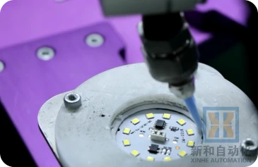 Automatic glue application @1x.webp
