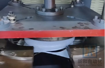 Outer cover blow molding feeding @1x.png