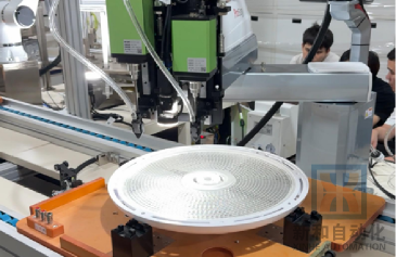 Diffuser plate installation and screwing @1x.png